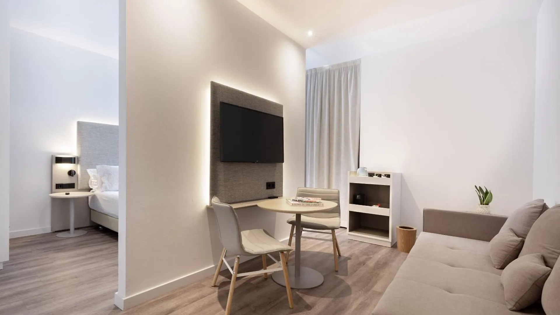 Innside By Melia Barcelona Aeropuerto El Prat de Llobregat 4*,