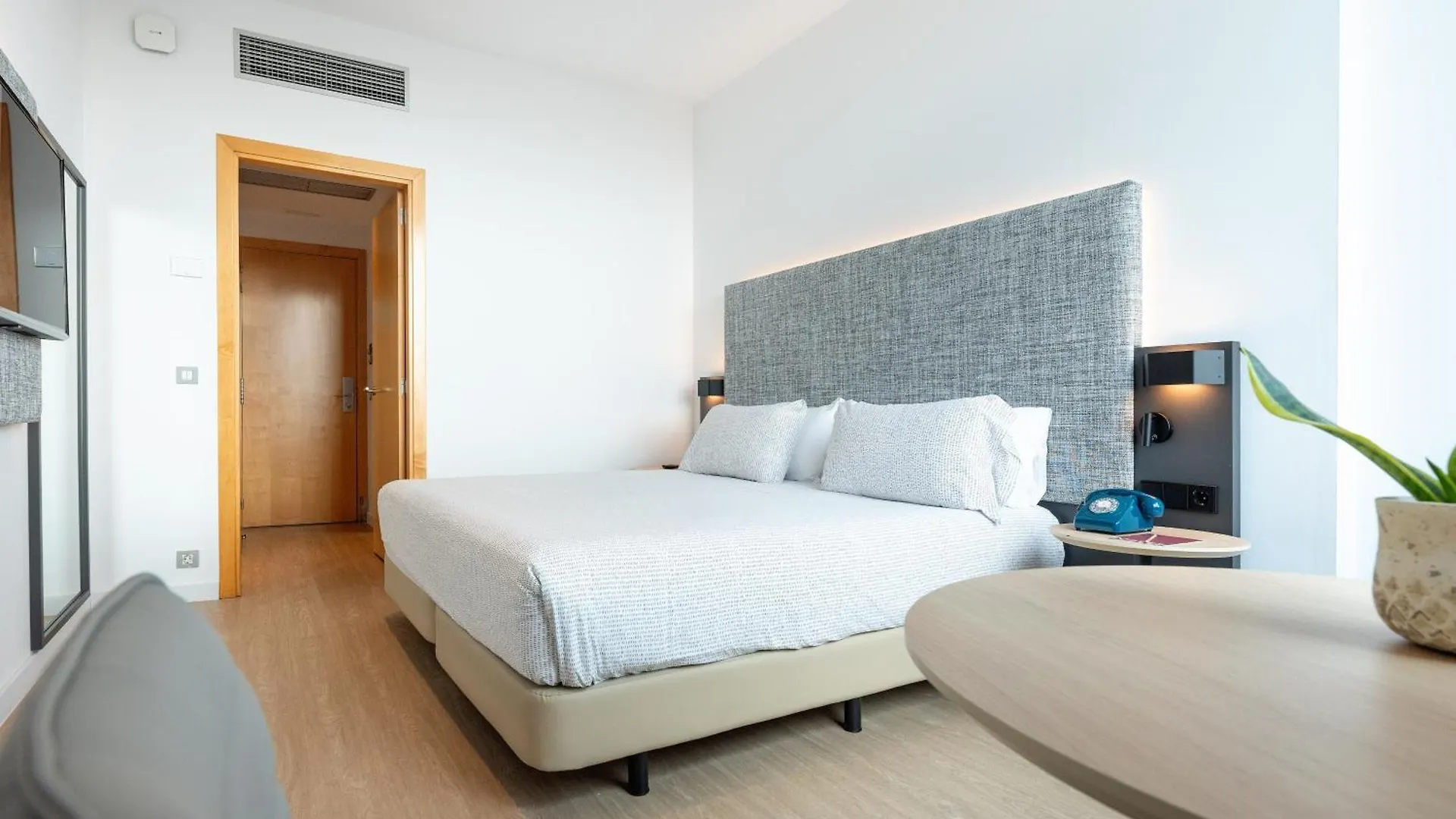Innside By Melia Barcelona Aeropuerto El Prat de Llobregat 4*,