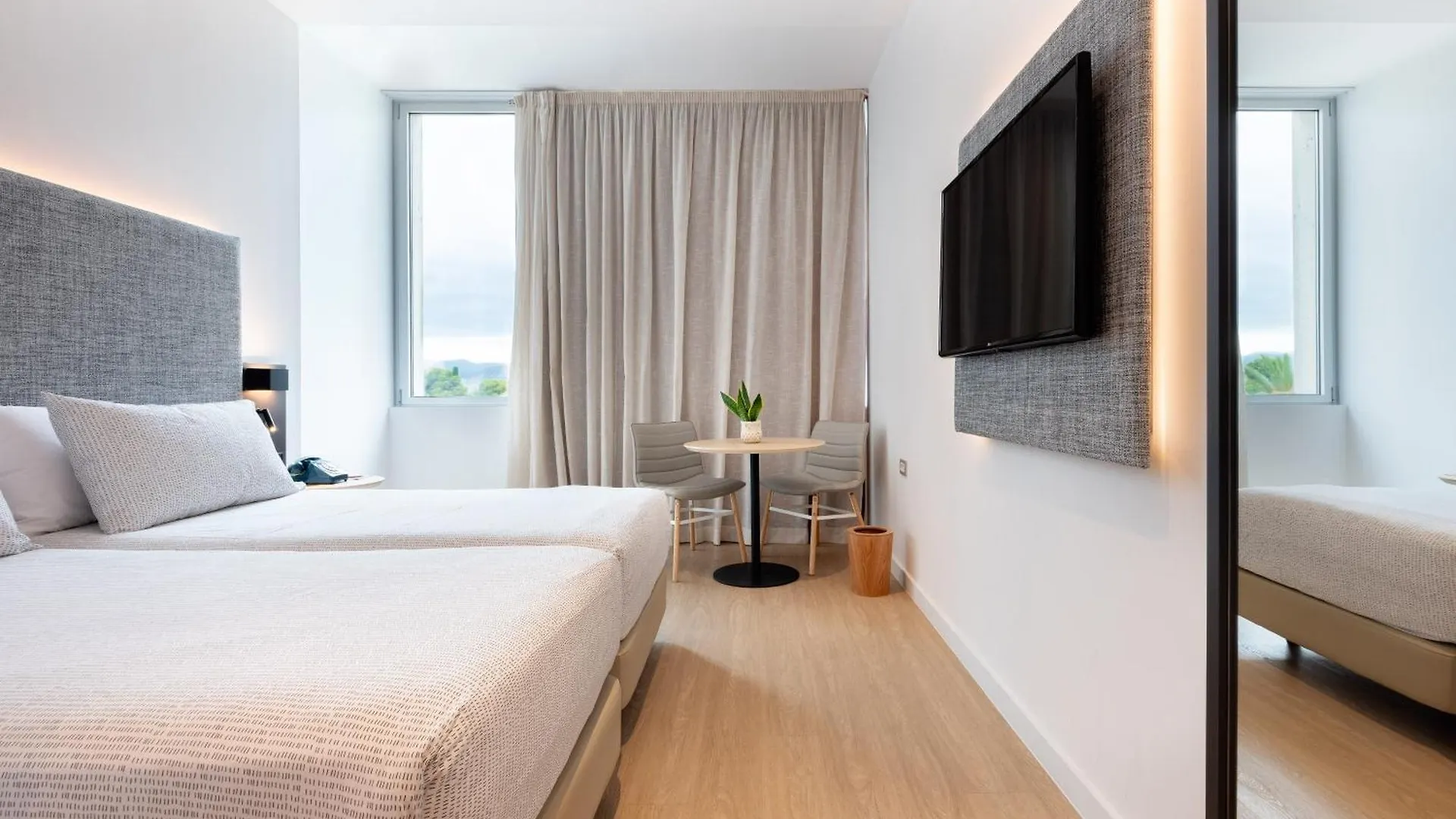 Innside By Melia Barcelona Aeropuerto El Prat de Llobregat 4*,